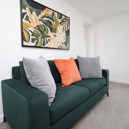 No 43 Stadium Views By Ssw - 2Br, Parking, Sleeps 4, 3Min Walk To Stadium, 10Min Drive To City Centre, Marina And Close To M4 Morriston Eksteriør billede