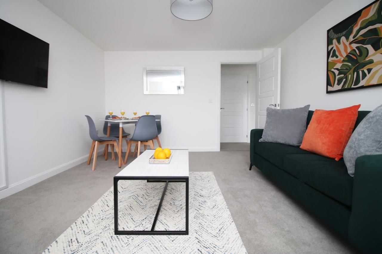 No 43 Stadium Views By Ssw - 2Br, Parking, Sleeps 4, 3Min Walk To Stadium, 10Min Drive To City Centre, Marina And Close To M4 Morriston Eksteriør billede