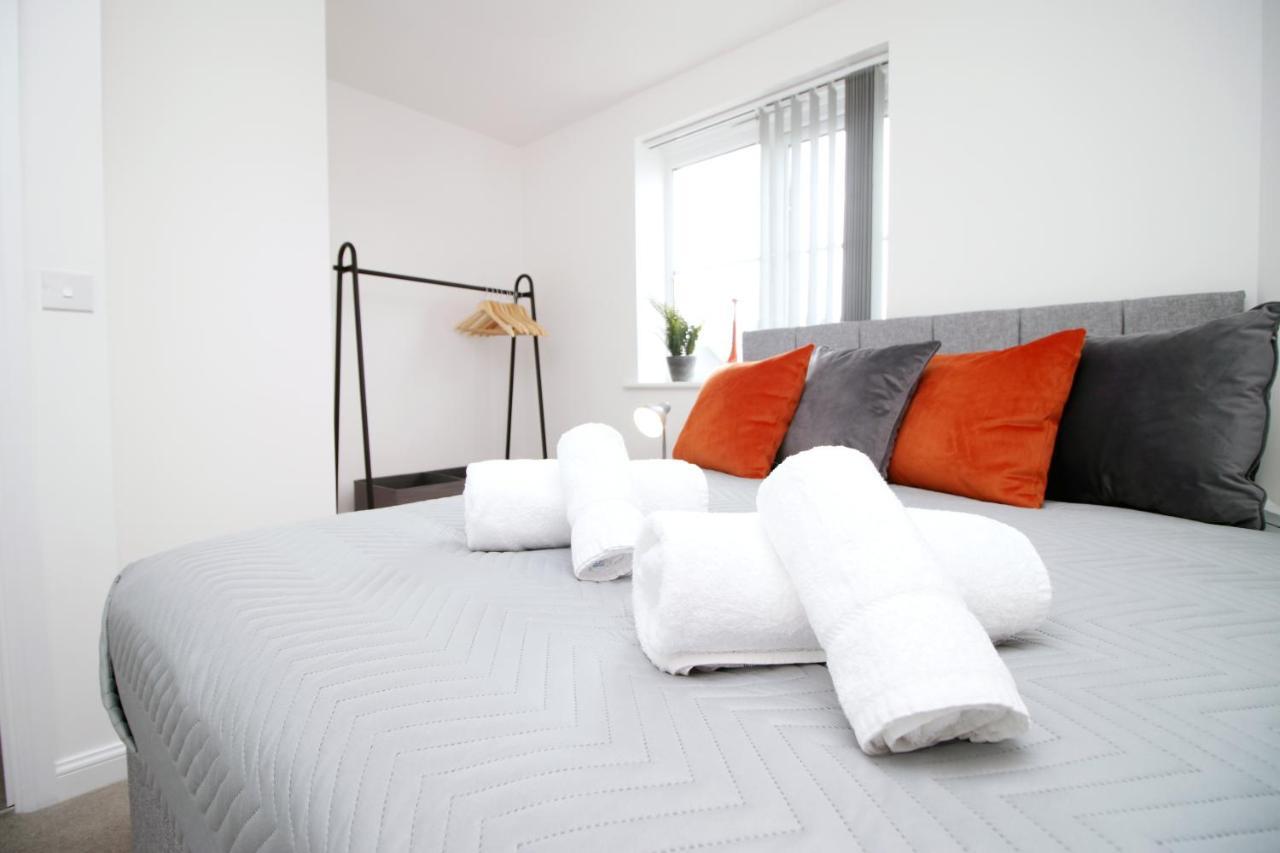 No 43 Stadium Views By Ssw - 2Br, Parking, Sleeps 4, 3Min Walk To Stadium, 10Min Drive To City Centre, Marina And Close To M4 Morriston Eksteriør billede