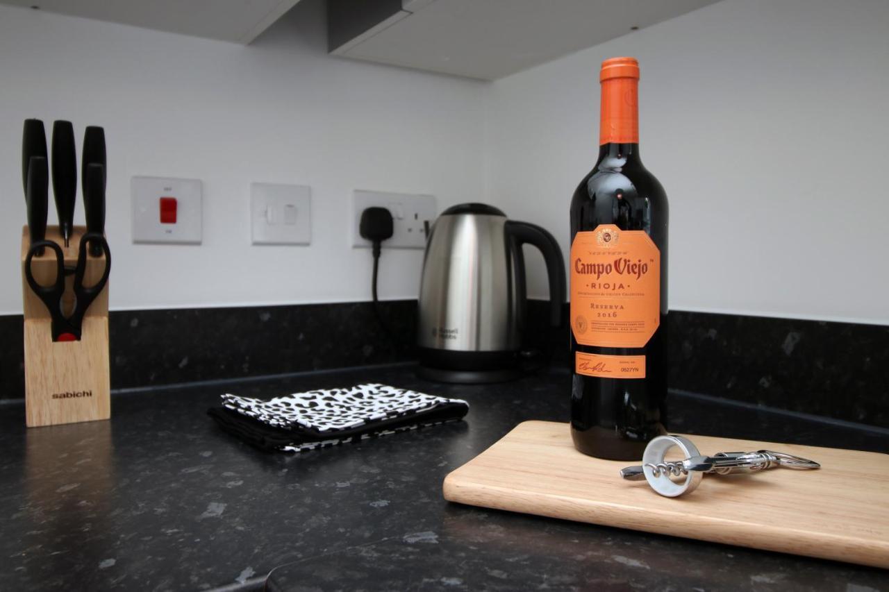 No 43 Stadium Views By Ssw - 2Br, Parking, Sleeps 4, 3Min Walk To Stadium, 10Min Drive To City Centre, Marina And Close To M4 Morriston Eksteriør billede