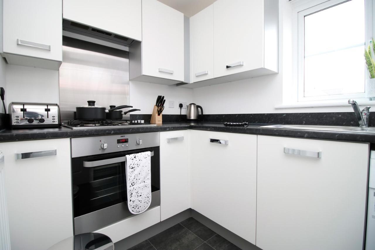 No 43 Stadium Views By Ssw - 2Br, Parking, Sleeps 4, 3Min Walk To Stadium, 10Min Drive To City Centre, Marina And Close To M4 Morriston Eksteriør billede