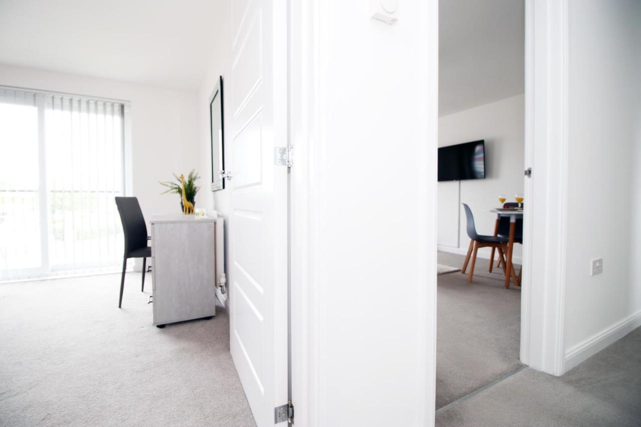 No 43 Stadium Views By Ssw - 2Br, Parking, Sleeps 4, 3Min Walk To Stadium, 10Min Drive To City Centre, Marina And Close To M4 Morriston Eksteriør billede