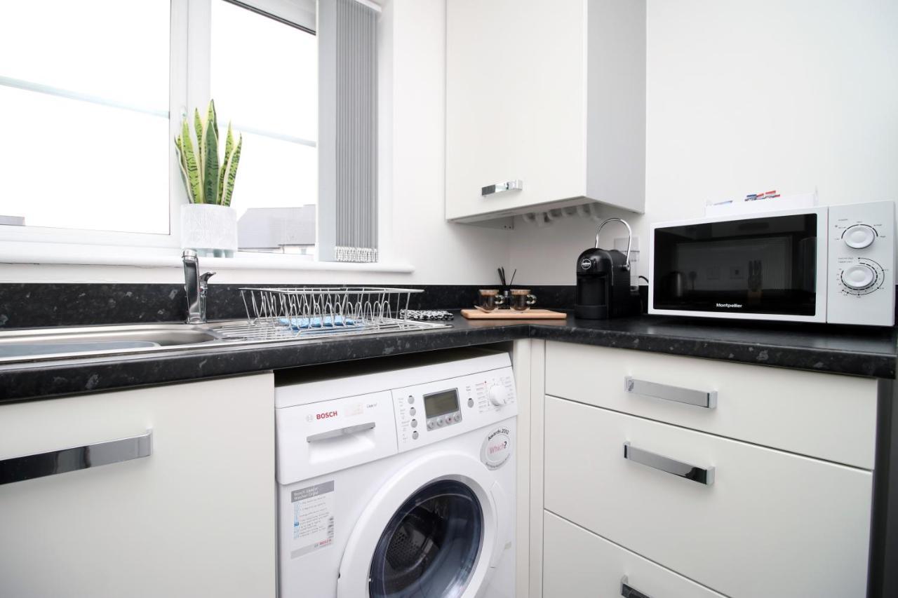 No 43 Stadium Views By Ssw - 2Br, Parking, Sleeps 4, 3Min Walk To Stadium, 10Min Drive To City Centre, Marina And Close To M4 Morriston Eksteriør billede