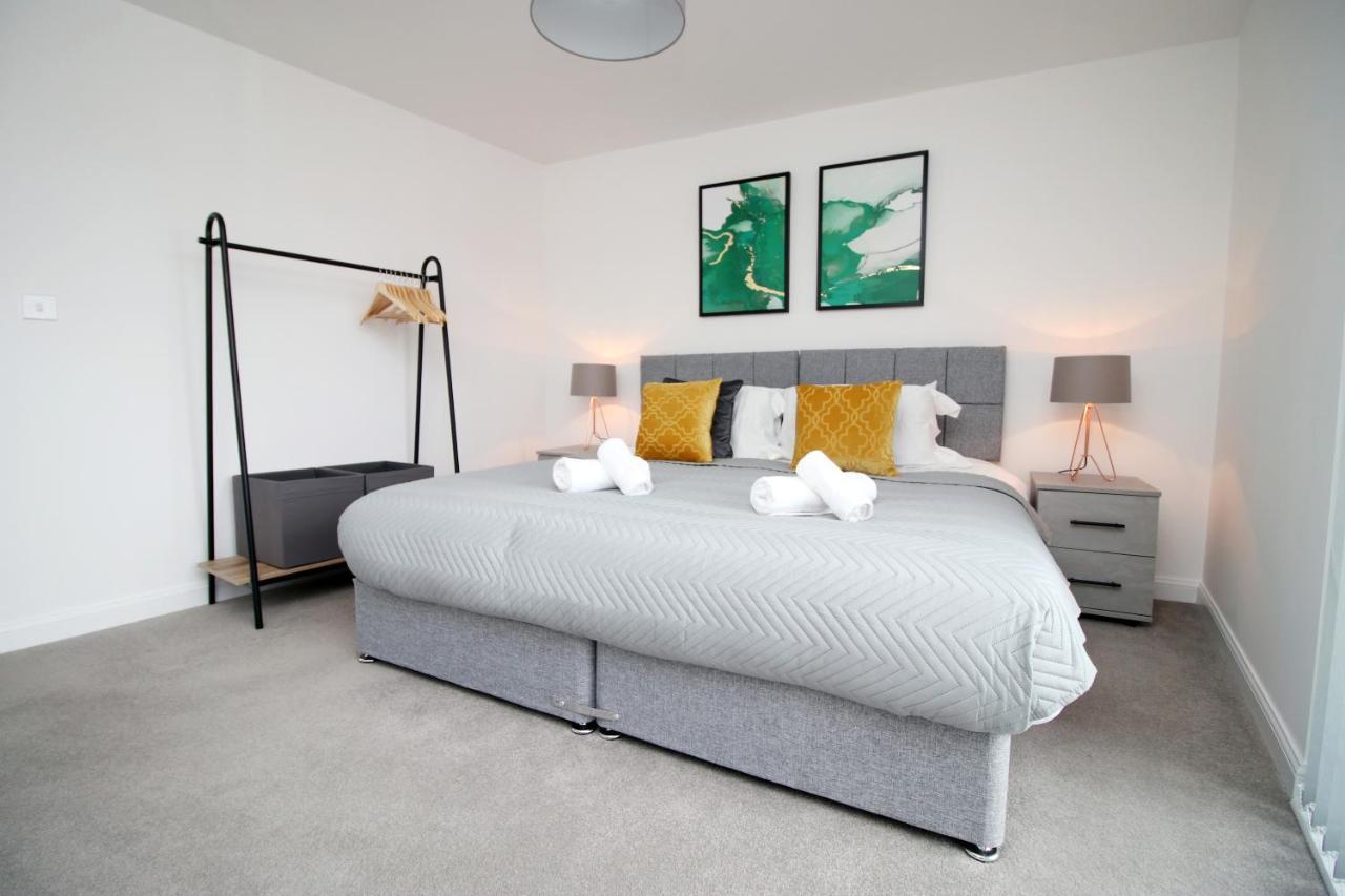 No 43 Stadium Views By Ssw - 2Br, Parking, Sleeps 4, 3Min Walk To Stadium, 10Min Drive To City Centre, Marina And Close To M4 Morriston Eksteriør billede
