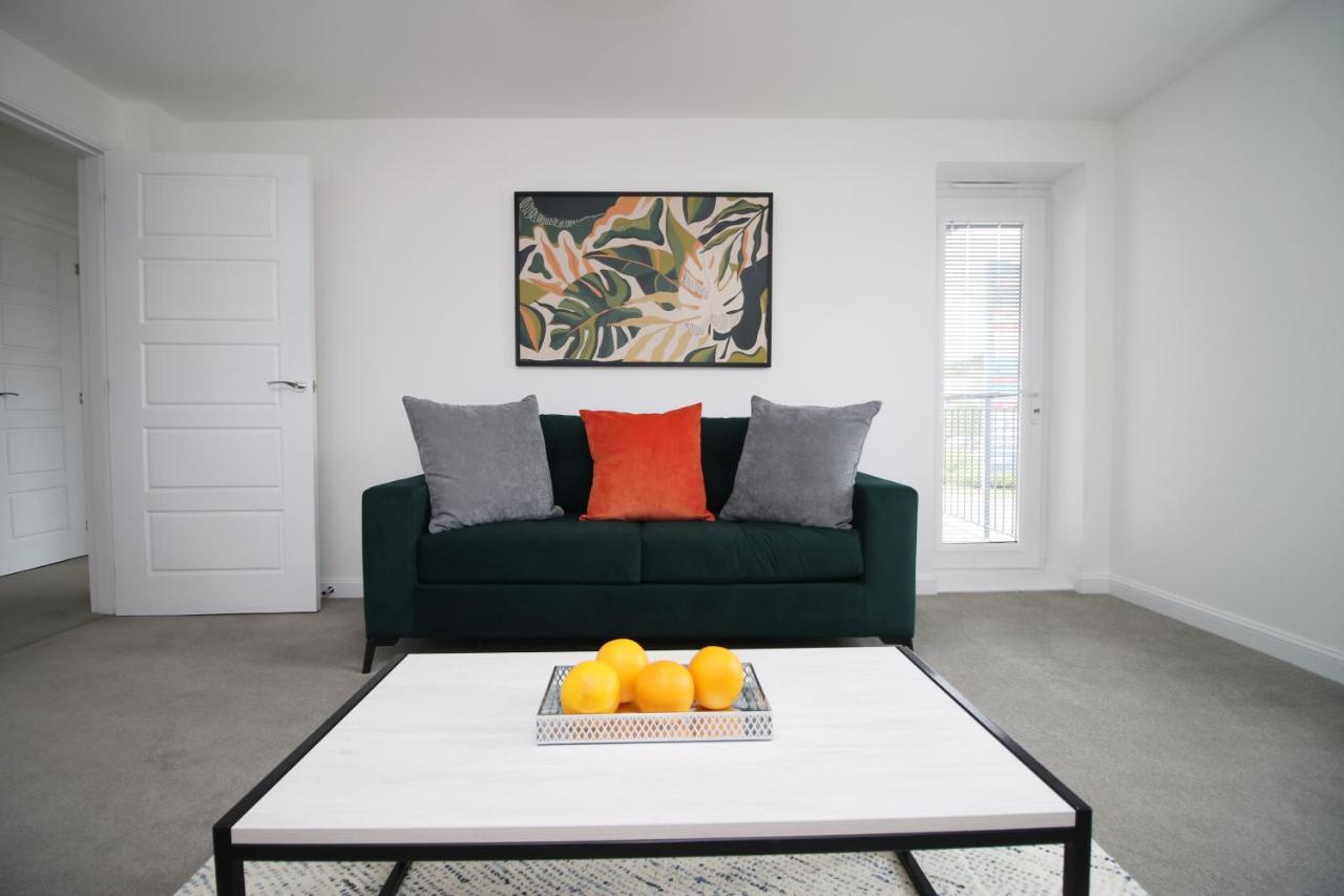 No 43 Stadium Views By Ssw - 2Br, Parking, Sleeps 4, 3Min Walk To Stadium, 10Min Drive To City Centre, Marina And Close To M4 Morriston Eksteriør billede
