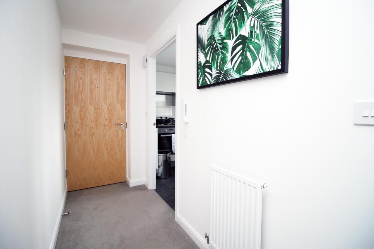 No 43 Stadium Views By Ssw - 2Br, Parking, Sleeps 4, 3Min Walk To Stadium, 10Min Drive To City Centre, Marina And Close To M4 Morriston Eksteriør billede