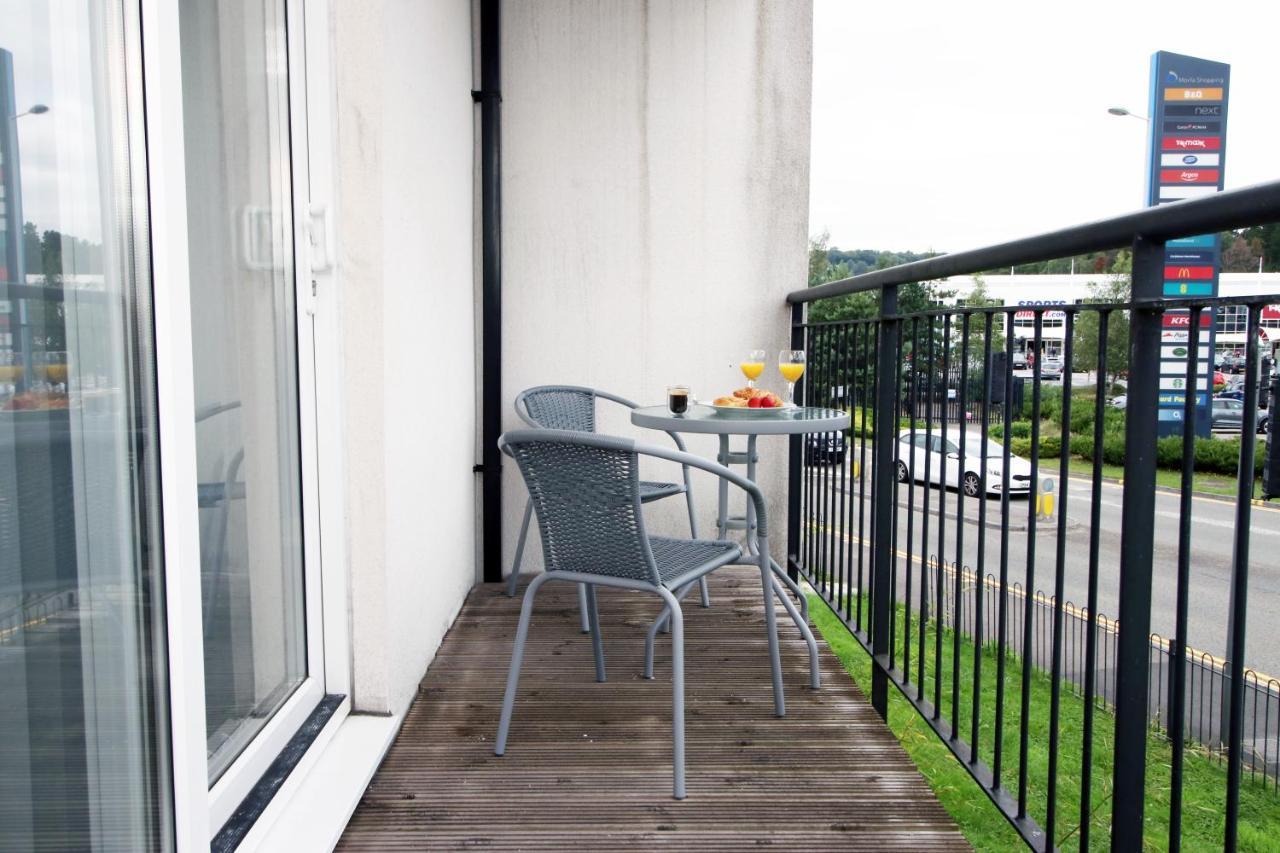 No 43 Stadium Views By Ssw - 2Br, Parking, Sleeps 4, 3Min Walk To Stadium, 10Min Drive To City Centre, Marina And Close To M4 Morriston Eksteriør billede